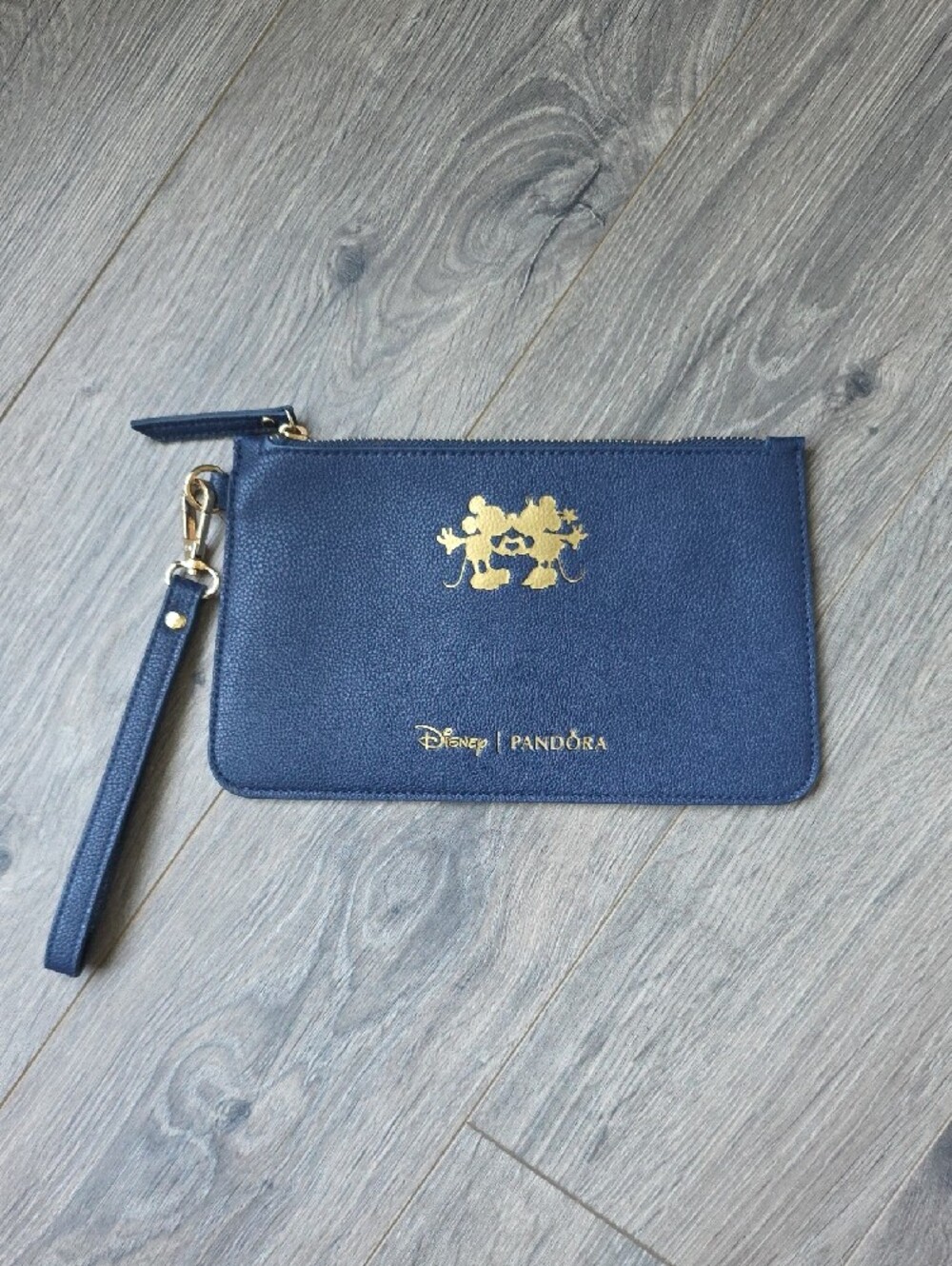 Disney x Pandora Limited Edition Navy Blue Mickey & Minnie Leather Wristlet NWOT